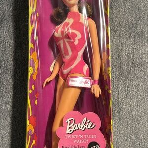1969 twist and turn waist Barbie - Lt brown 
Made in Japan